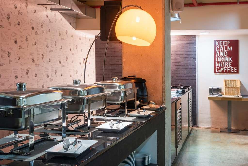 Madrid Airport Suites, Affiliated By Melia ร้านอาหาร รูปภาพ