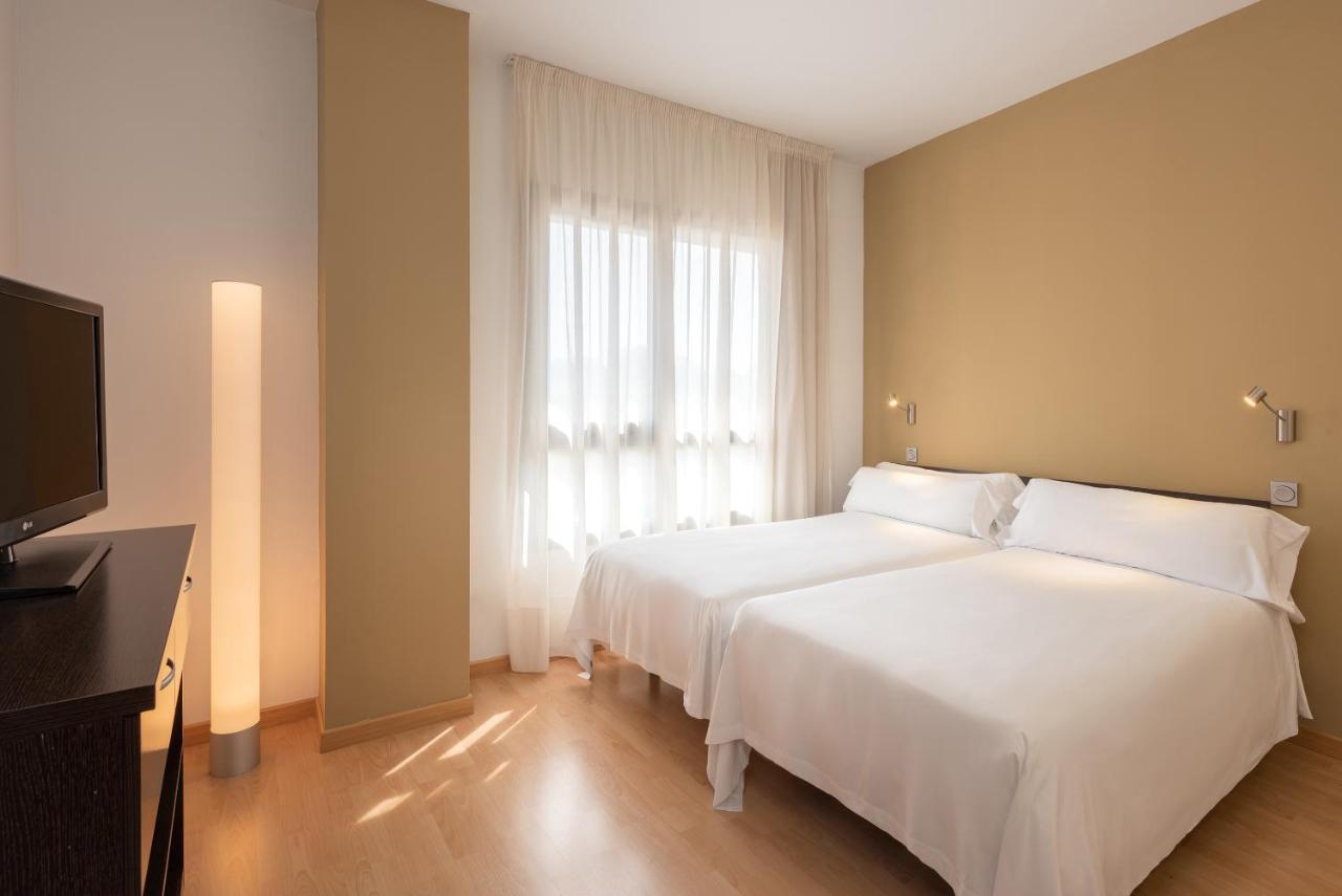 Madrid Airport Suites, Affiliated By Melia ภายนอก รูปภาพ