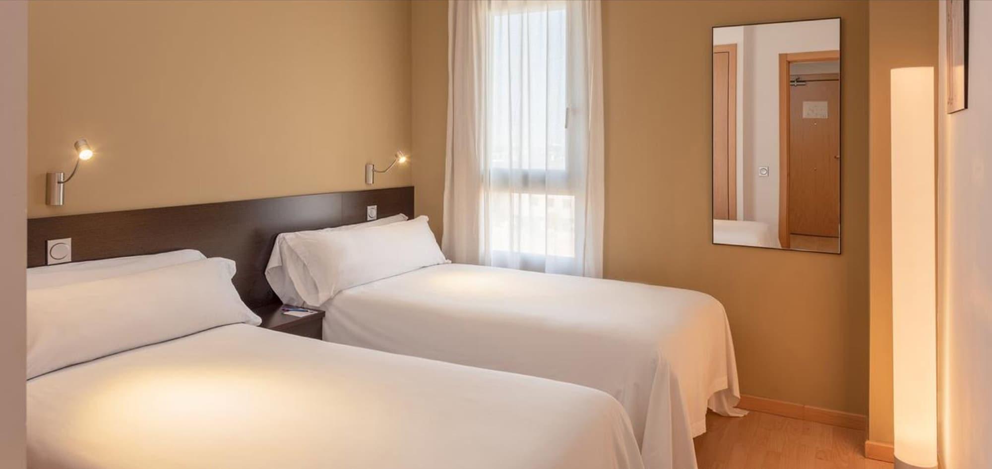 Madrid Airport Suites, Affiliated By Melia ภายนอก รูปภาพ