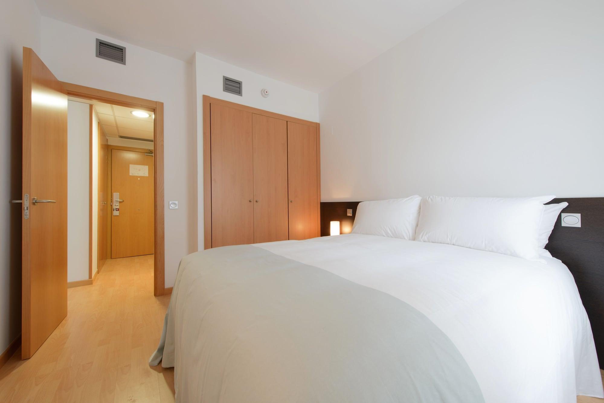 Madrid Airport Suites, Affiliated By Melia ภายนอก รูปภาพ