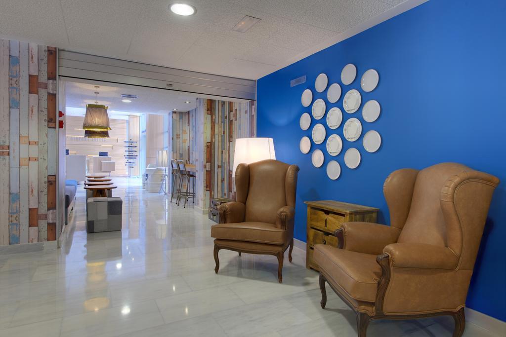 Madrid Airport Suites, Affiliated By Melia ภายนอก รูปภาพ
