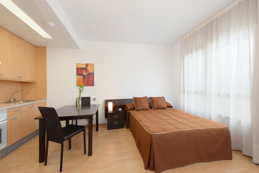 Madrid Airport Suites, Affiliated By Melia ภายนอก รูปภาพ