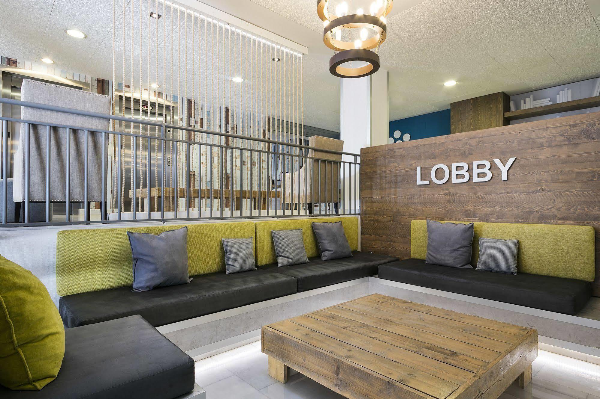 Madrid Airport Suites, Affiliated By Melia ภายนอก รูปภาพ