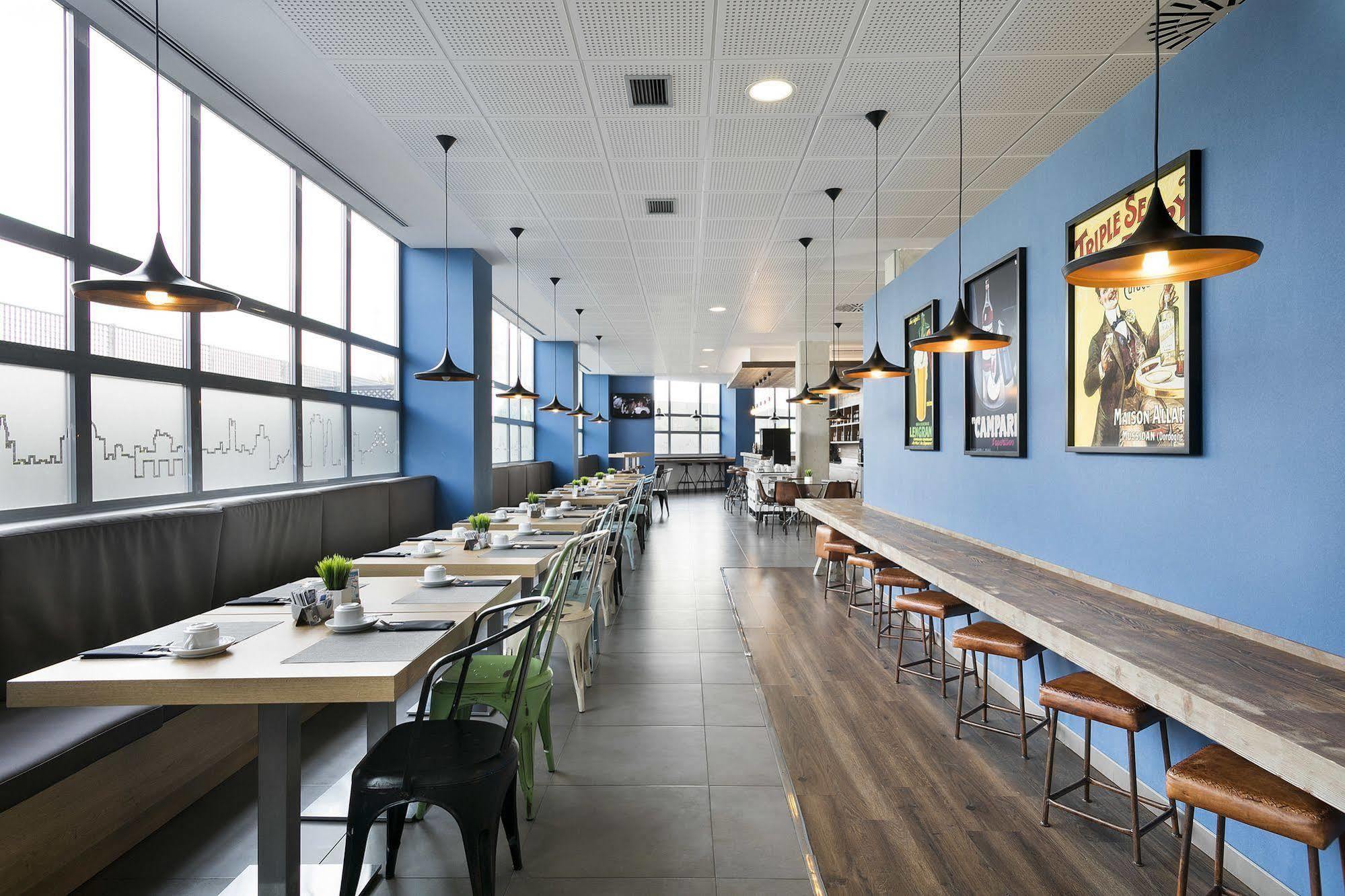 Madrid Airport Suites, Affiliated By Melia ภายนอก รูปภาพ