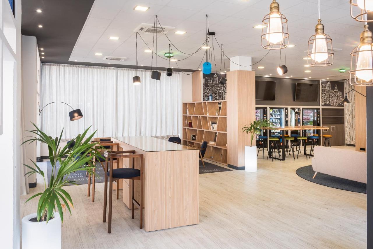 Madrid Airport Suites, Affiliated By Melia ภายนอก รูปภาพ