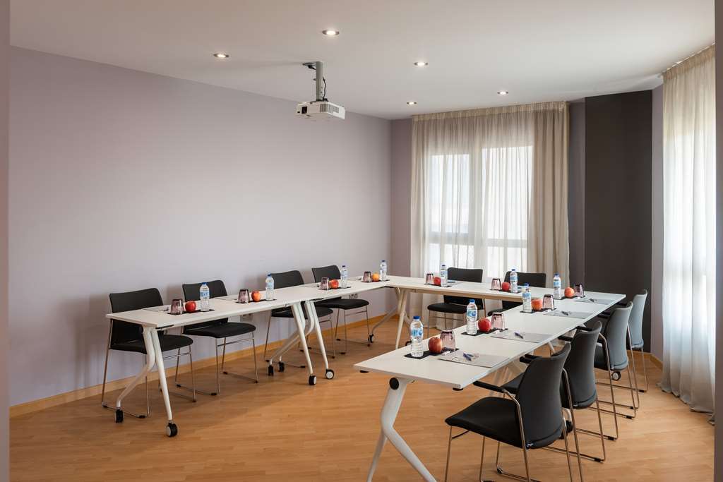 Madrid Airport Suites, Affiliated By Melia สิ่งอำนวยความสะดวก รูปภาพ